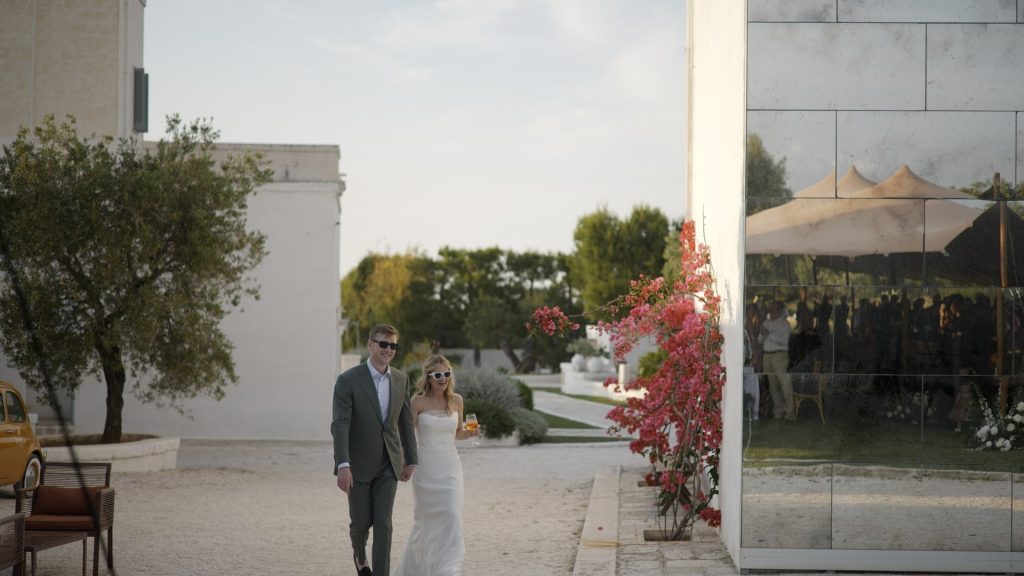 entrance of the couple to the dinner