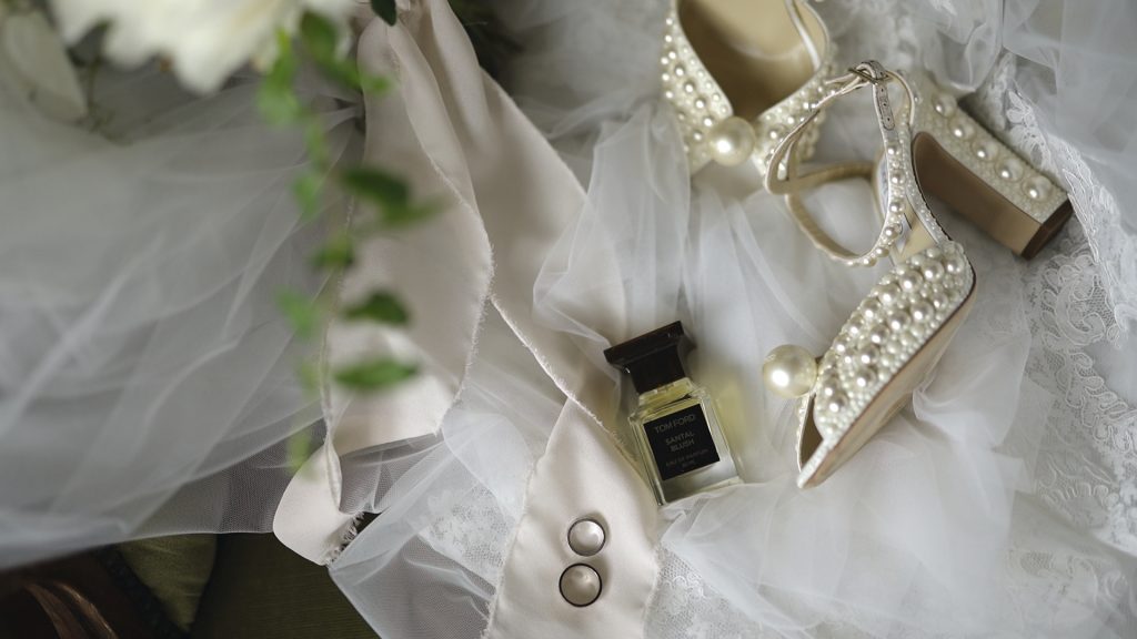 details of the bride's accessories during her getting ready before her destination wedding