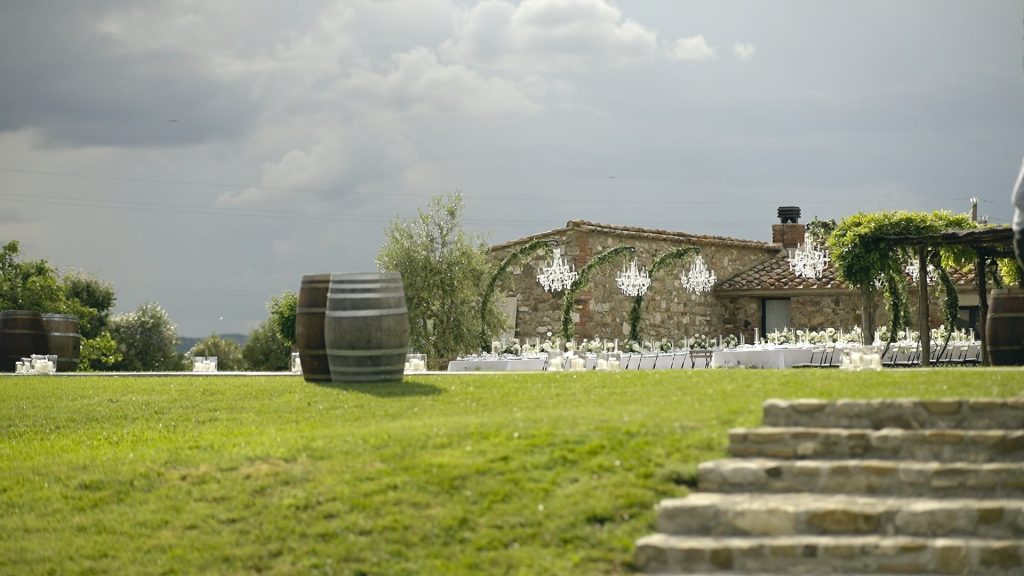 tables setting in court of Locanda in Tuscany