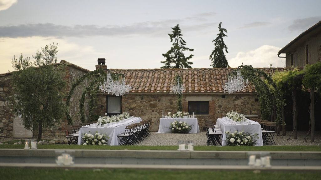 tables setting in court of Locanda in Tuscany
